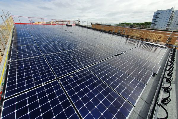 hydran-vasteras-solceller-installation-brf